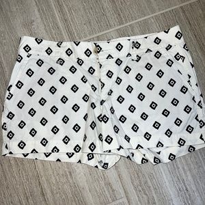 Old navy white decorative shorts size 6